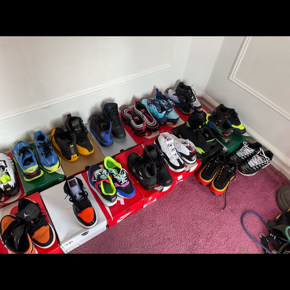 ALL USED SNEAKERS IN GOOD CONDITION